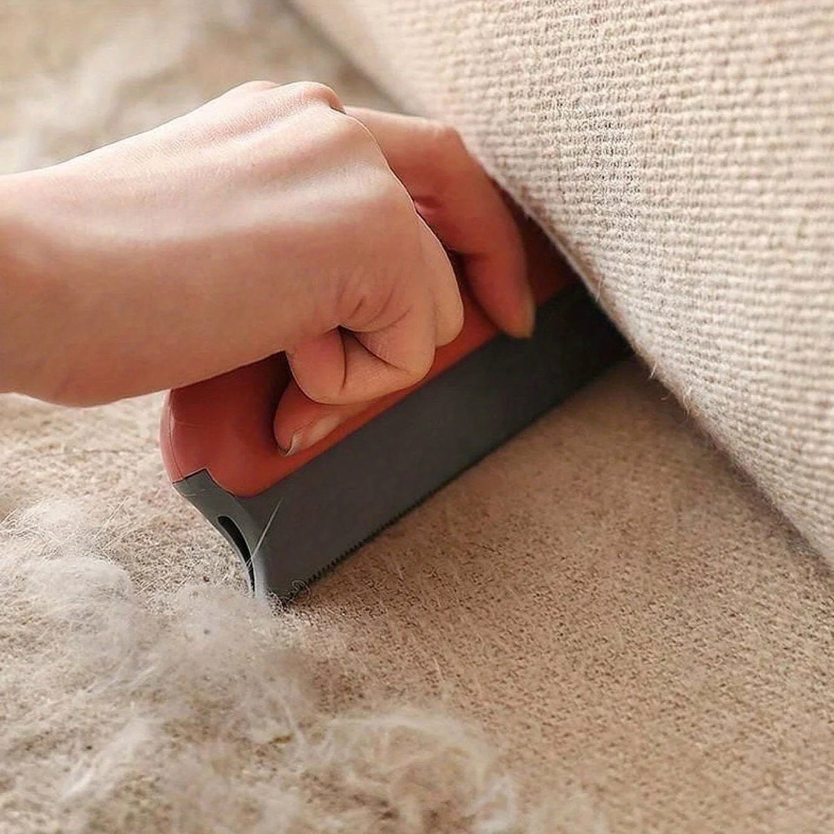  Pet Hair Remover Brush for Cats and Dogs - Gently removes pet hair for a Neat and Tidy Home